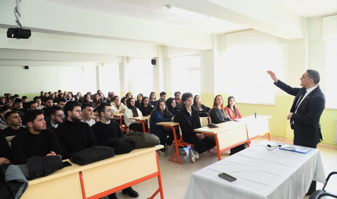 Rektör Karahocagilden Kaman  eslek Yüksek Okuluna Ziyaret Ahi Evran Üniversitesi