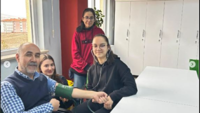 Öğrenciler Öğretmenlerinin Tansiyonunu Ölçtü Ahi Evran Anadolu Lisesi Öğrencileri, dolaşım