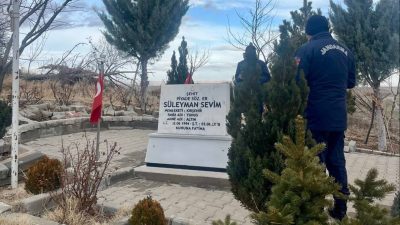 Kırşehir İl Jandarma Komutanlığı Şehit Kabirlerini Ziyaret Etmeye Devam Ediyor.